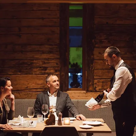 Weisseespitze Szálloda 4*
