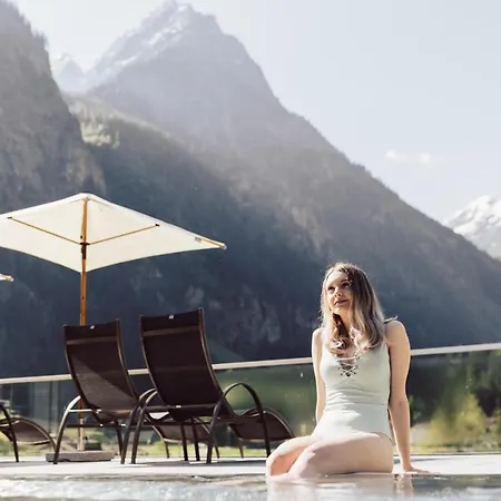 Hotel Weisseespitze 4*