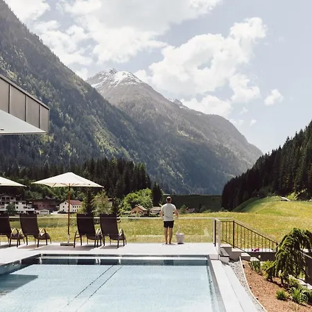 Hotel Weisseespitze 4*
