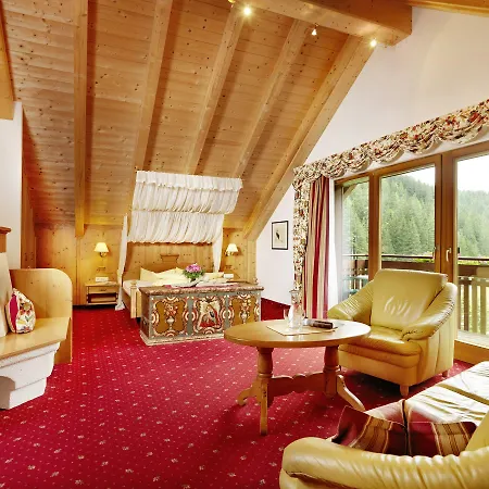 Hotell Weisseespitze 4*