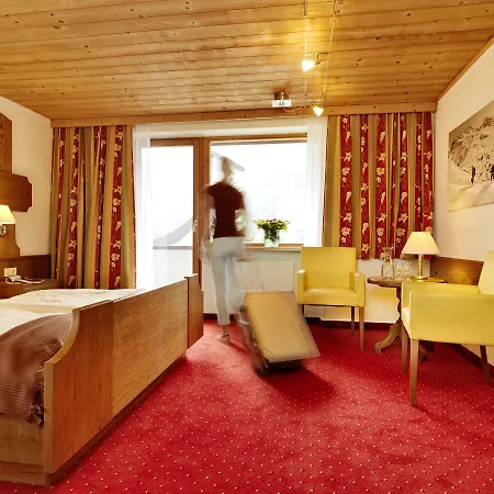 Hotell Weisseespitze 4*