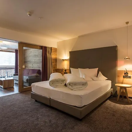Hotell Weisseespitze 4*