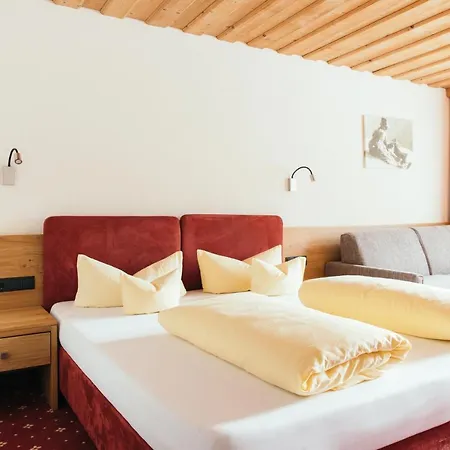 Otel Weisseespitze 4*