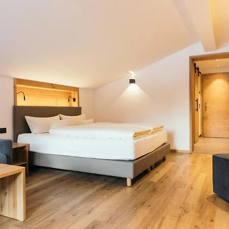 Hotell Weisseespitze Kaunertal