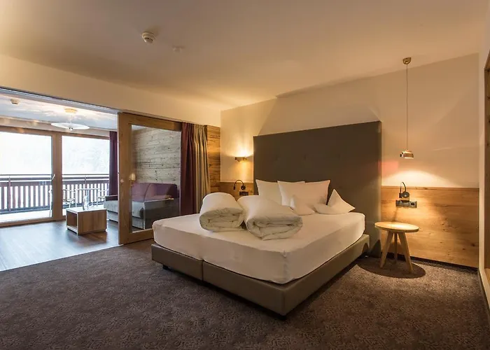 Hotel Weisseespitze 4*