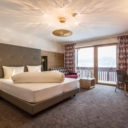 Hotel Weisseespitze 4*