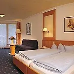 Hotel Weisseespitze 4*